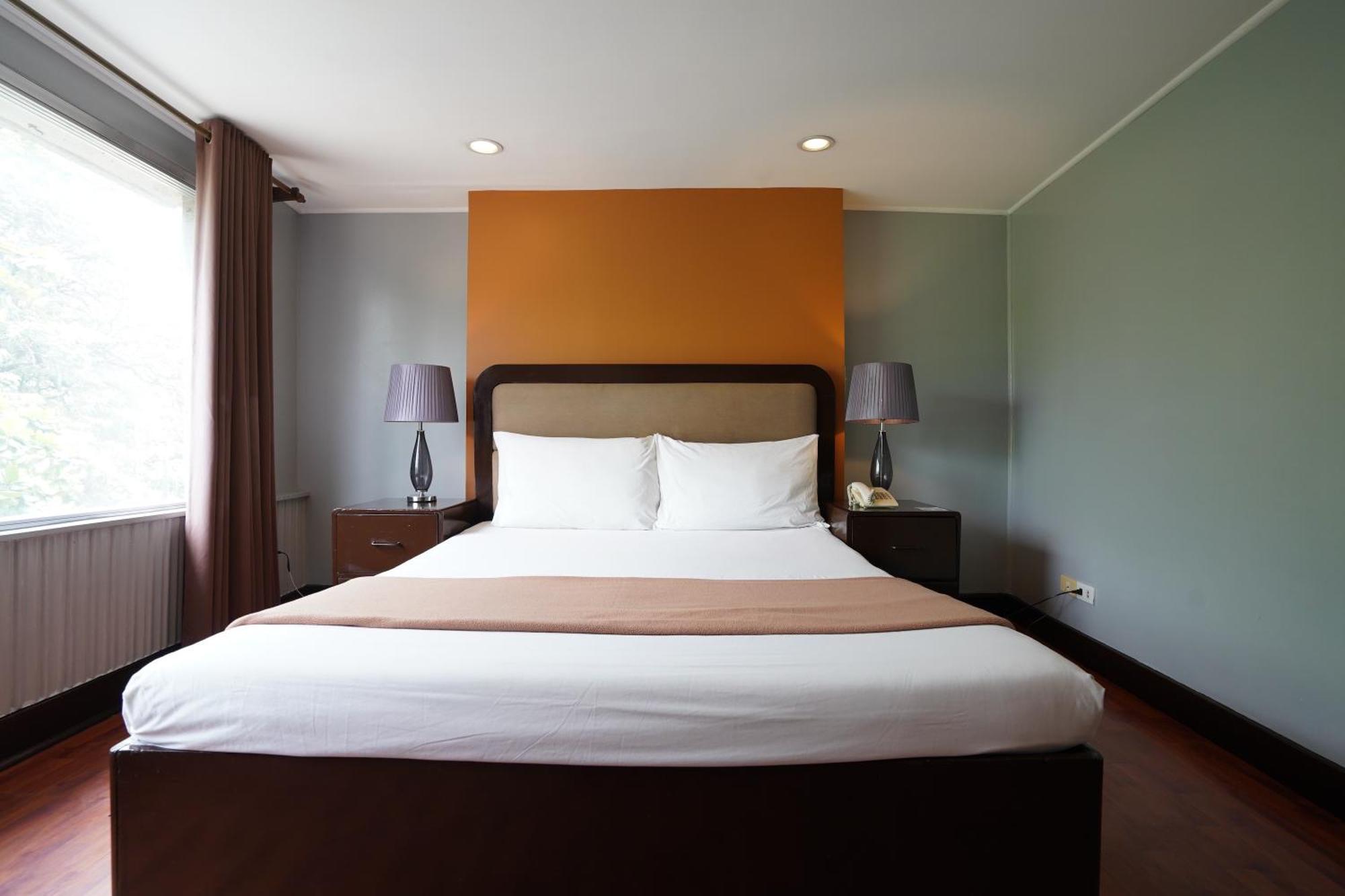 Arzo Hotel Маніла Екстер'єр фото