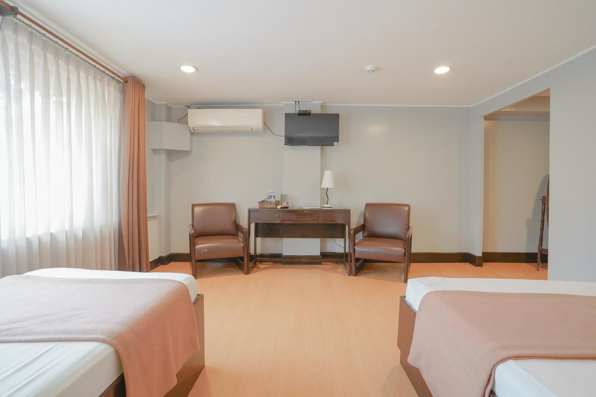 Arzo Hotel Маніла Екстер'єр фото