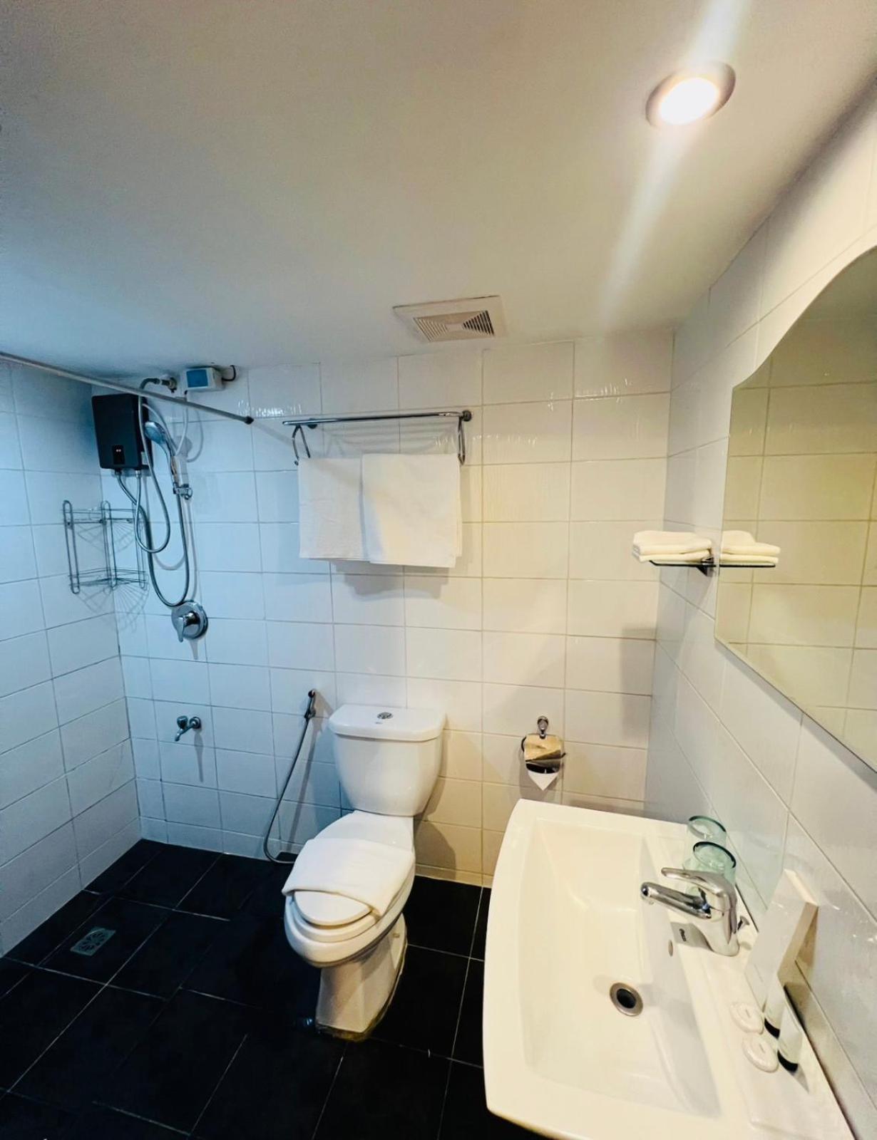 Arzo Hotel Маніла Екстер'єр фото